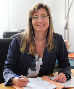 Dr.* Michaela Weiß